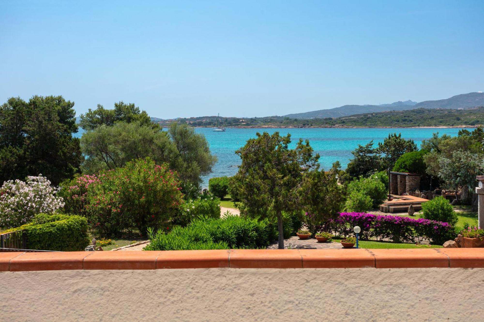 Baia Dorata Beach Apartment Porto Istana Exterior foto