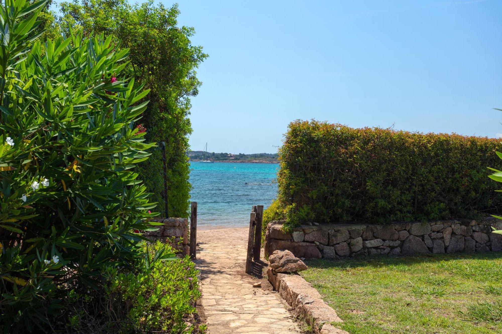 Baia Dorata Beach Apartment Porto Istana Exterior foto